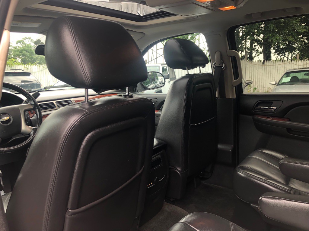 2012 Chevrolet Suburban Image 24