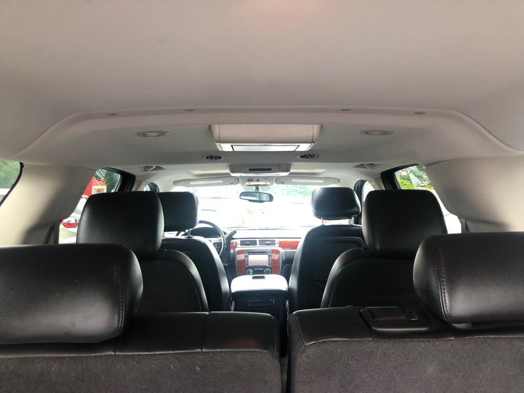 2012 Chevrolet Suburban Image 32