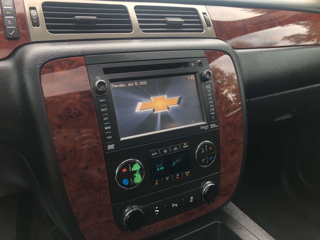 2012 Chevrolet Suburban Image 36
