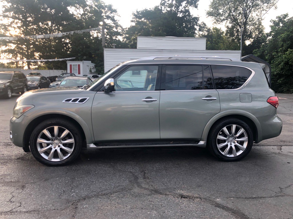 2011 INFINITI QX56 Image 2