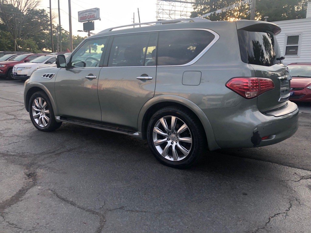 2011 INFINITI QX56 Image 3