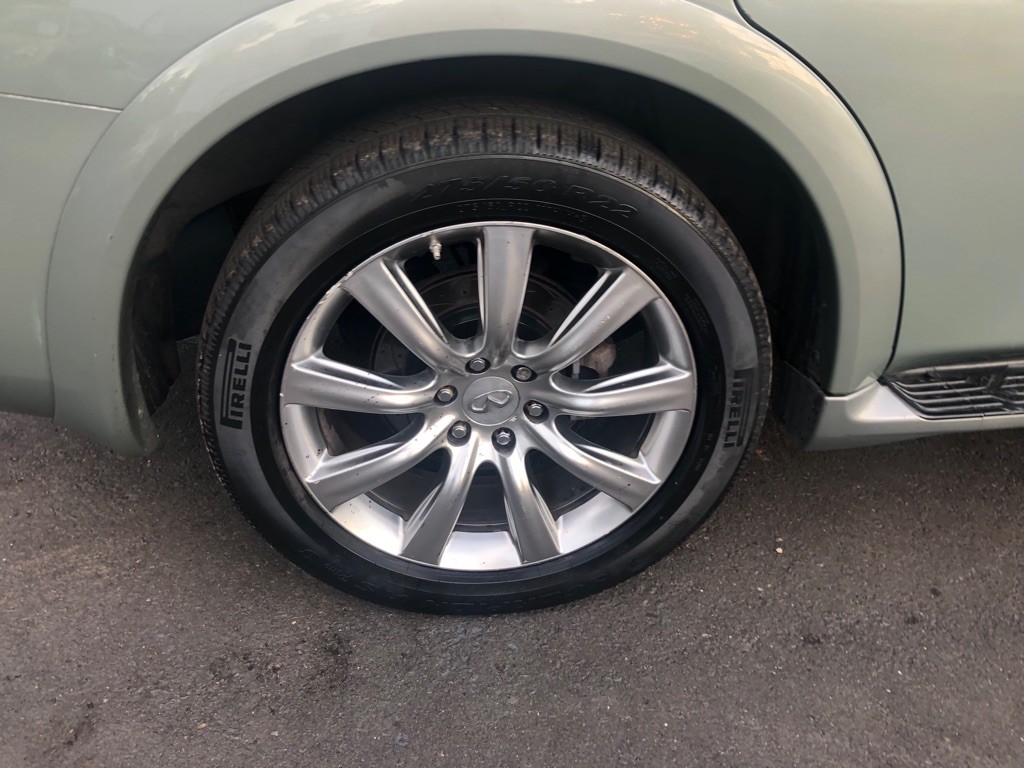 2011 INFINITI QX56 Image 12