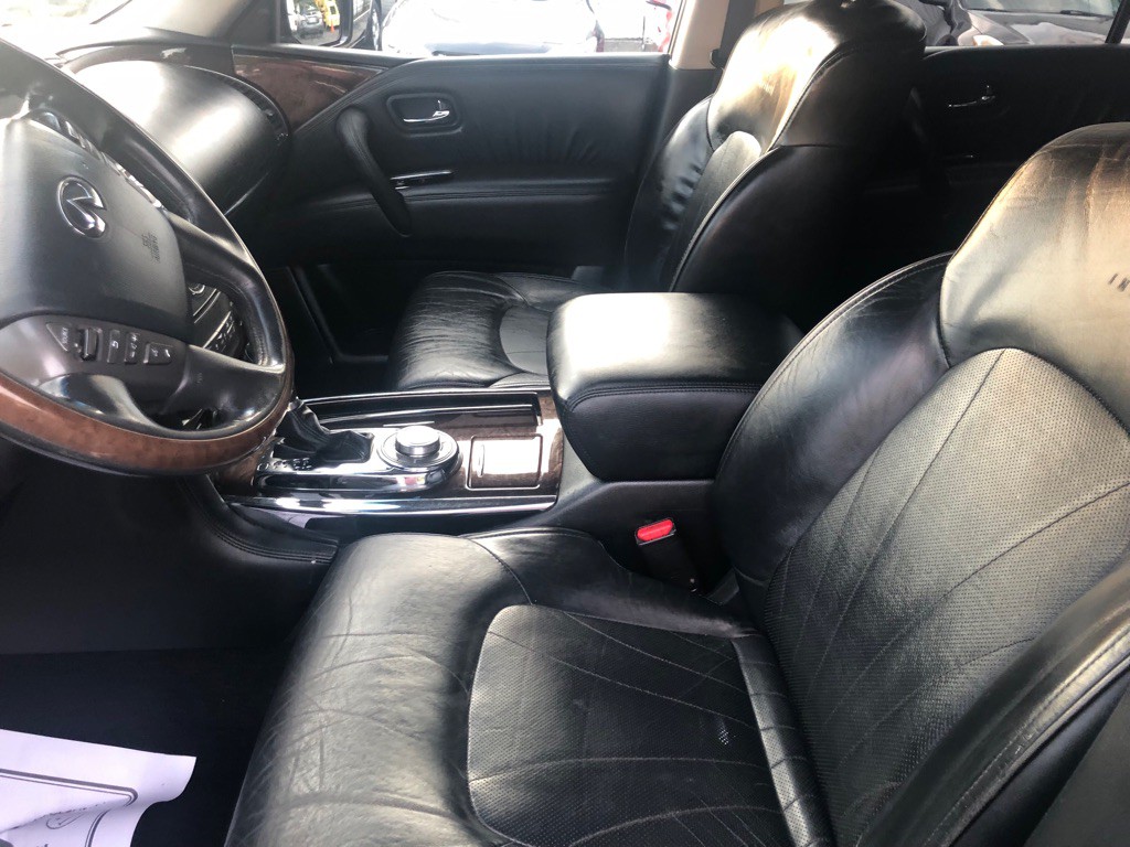 2011 INFINITI QX56 Image 16
