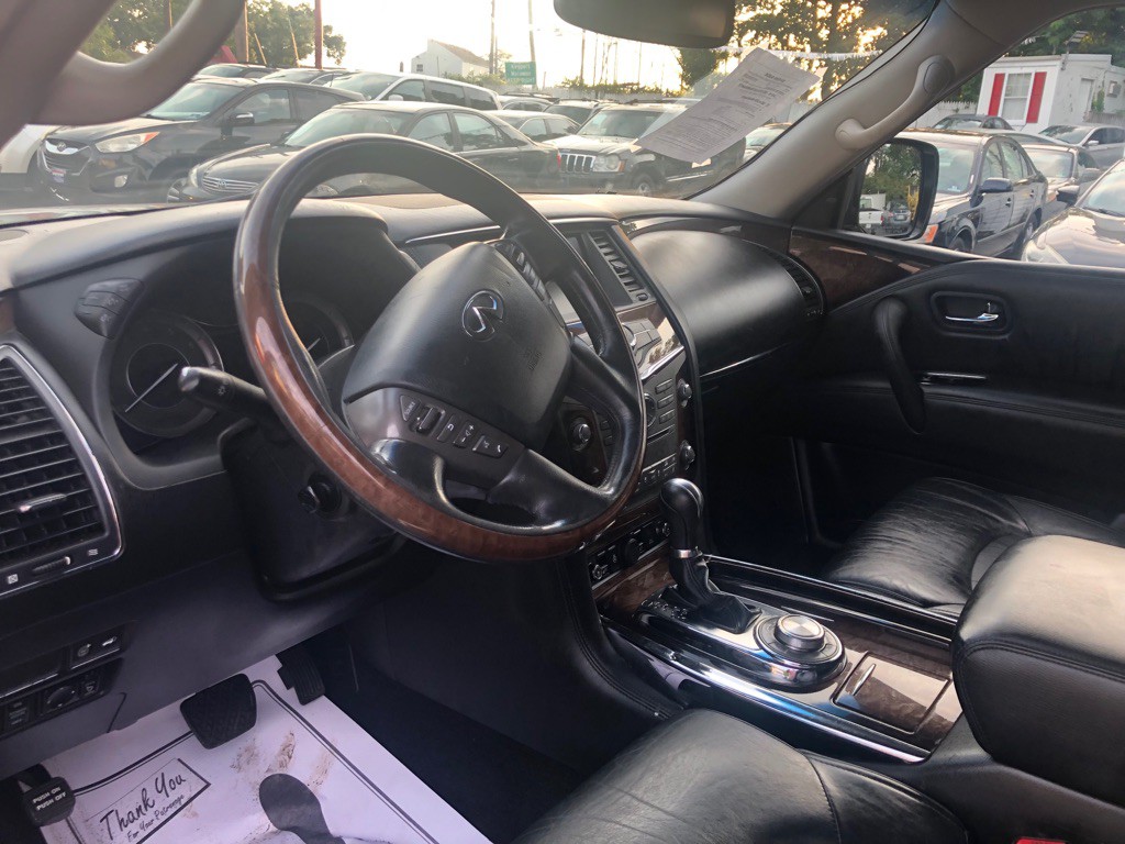 2011 INFINITI QX56 Image 17