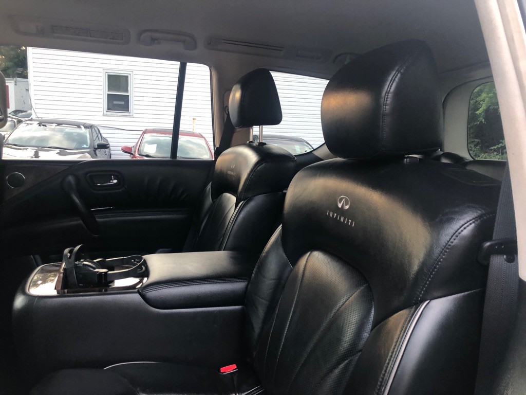 2011 INFINITI QX56 Image 21