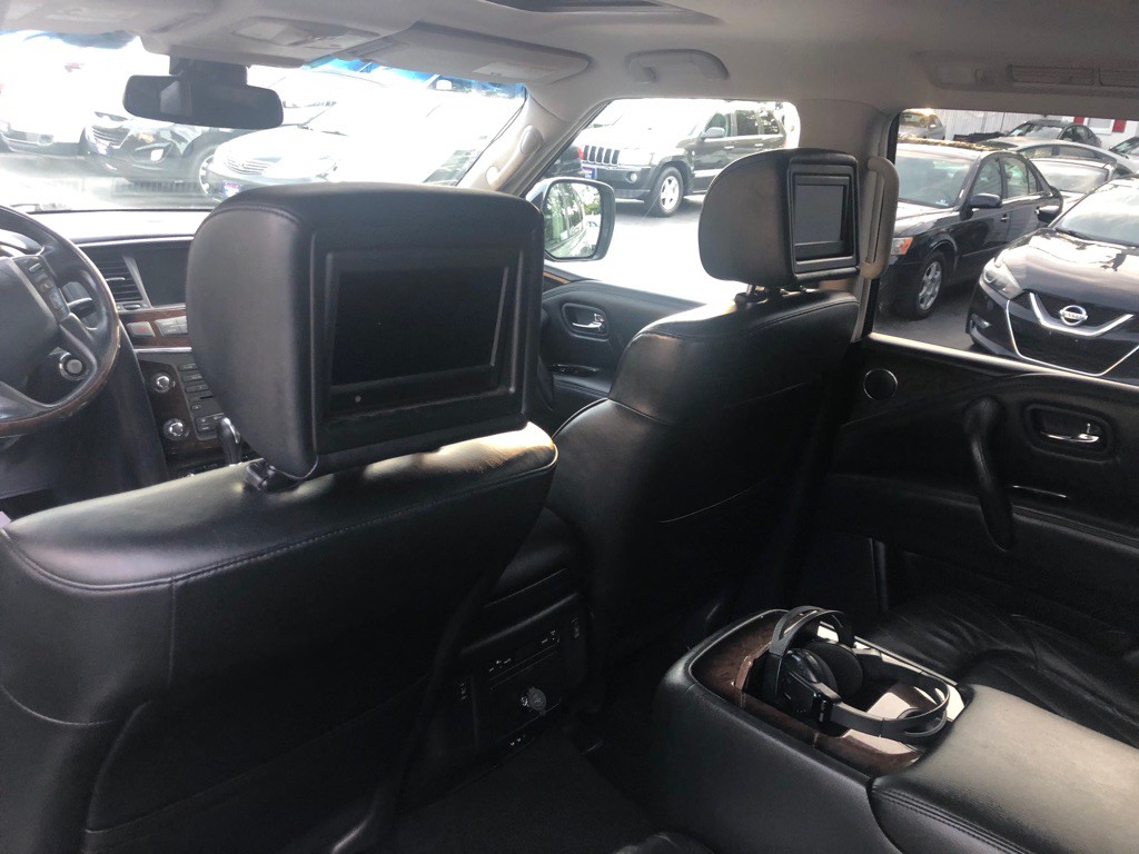 2011 INFINITI QX56 Image 24
