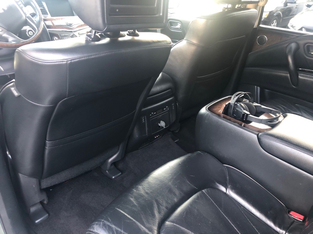 2011 INFINITI QX56 Image 25