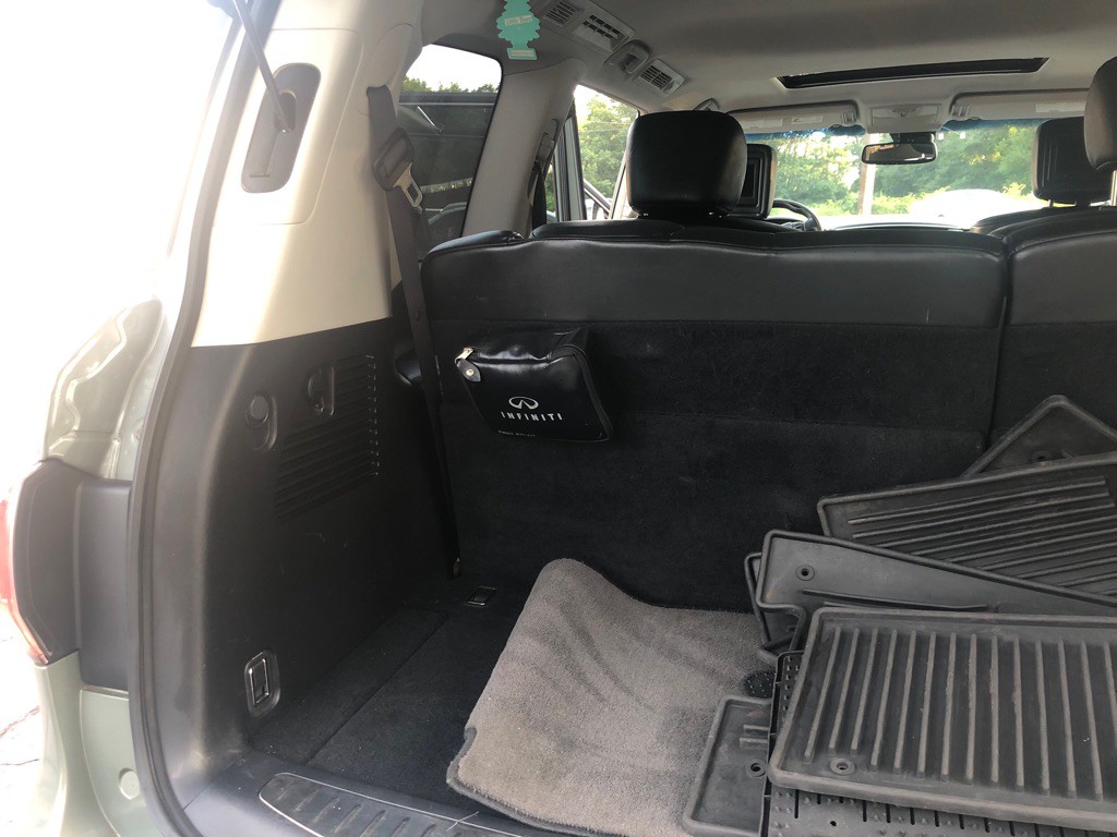 2011 INFINITI QX56 Image 30