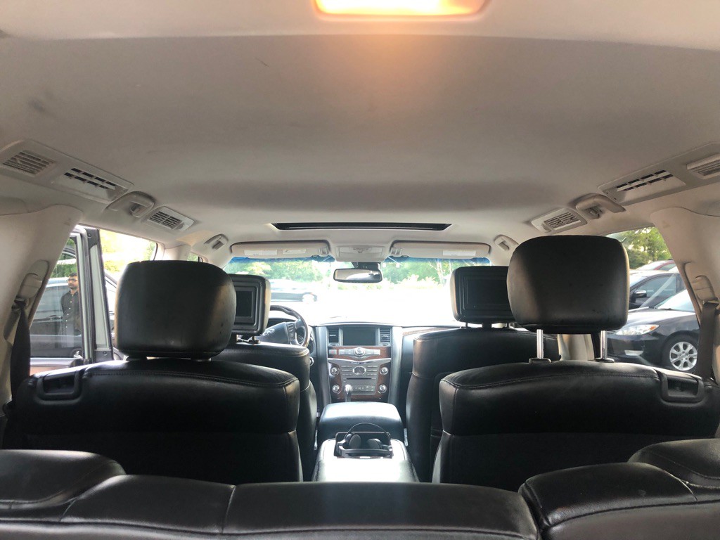 2011 INFINITI QX56 Image 32
