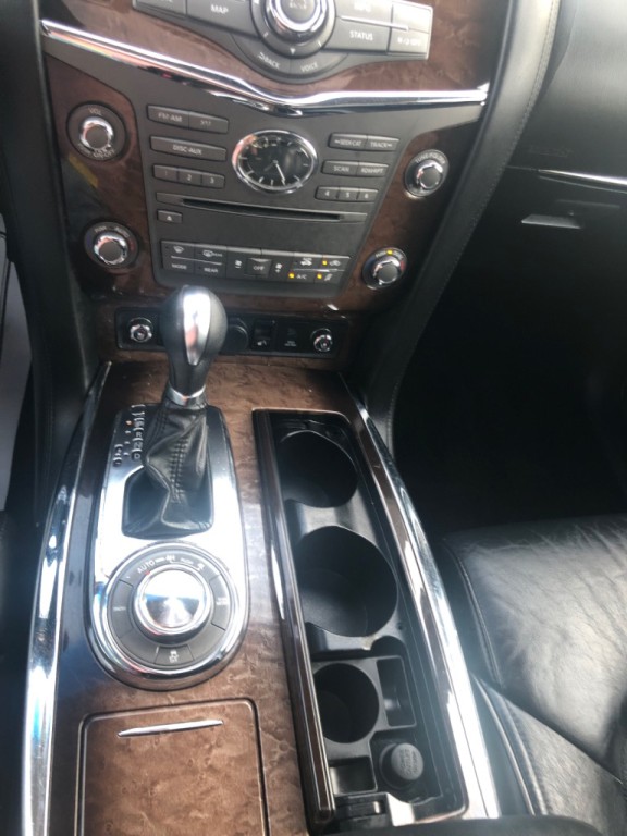 2011 INFINITI QX56 Image 35