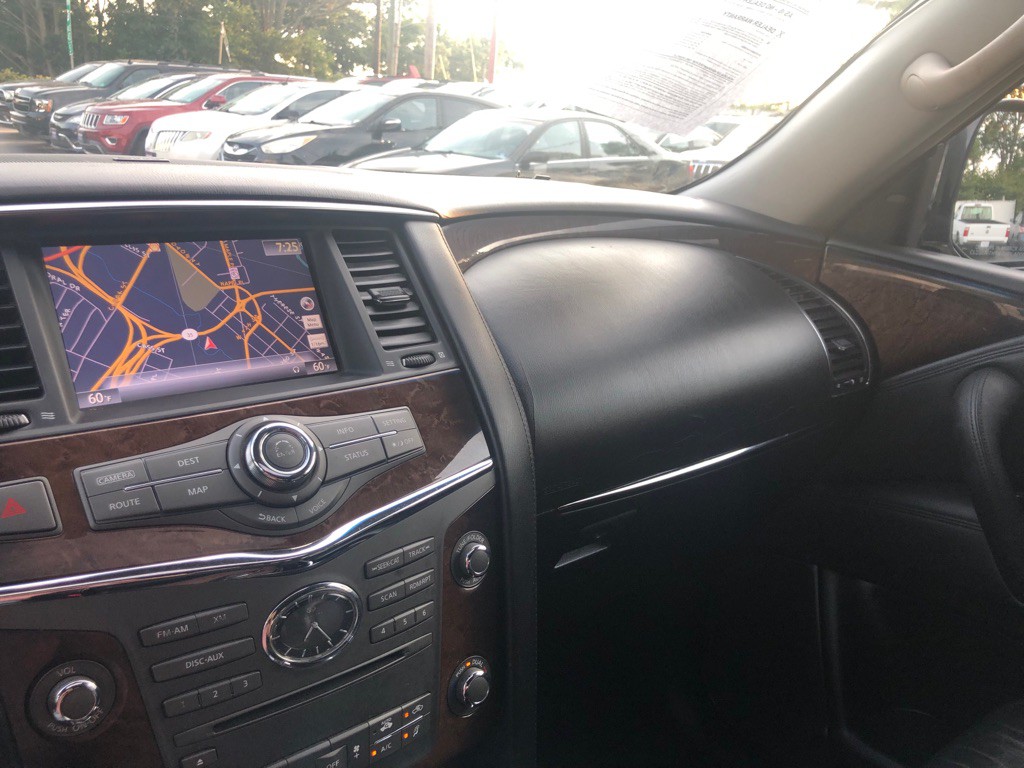 2011 INFINITI QX56 Image 37