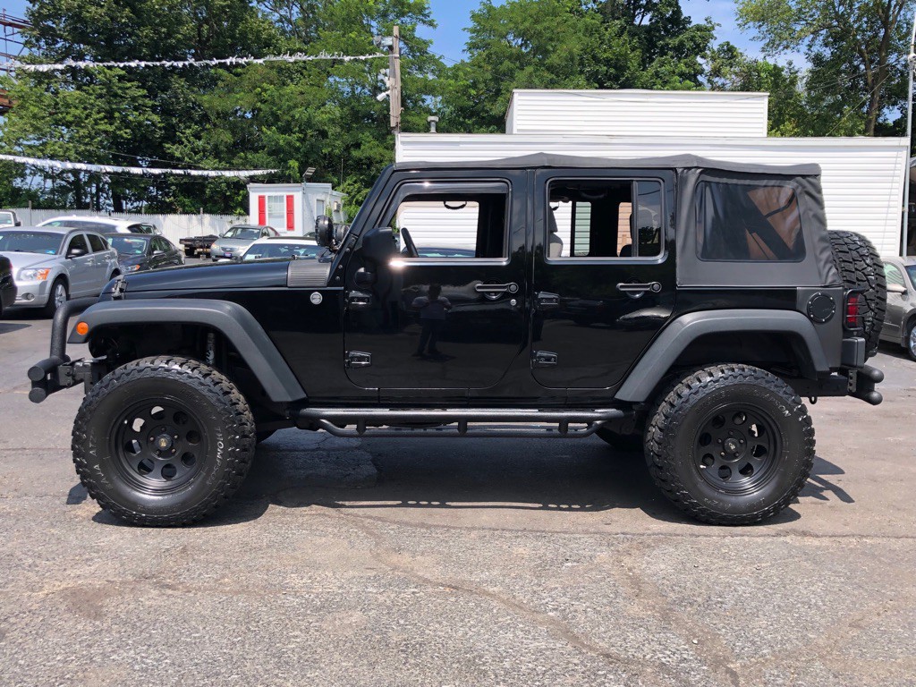 2009 Jeep Wrangler Unlimited Image 2