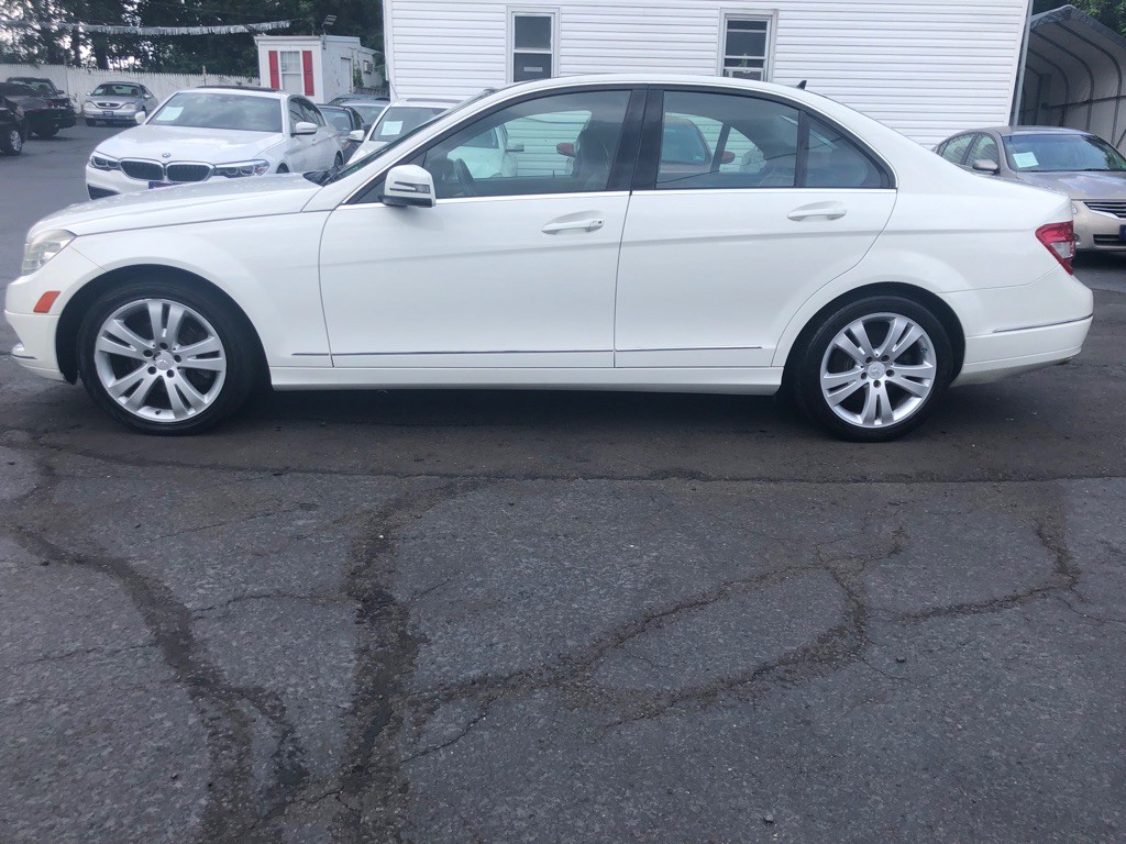 2010 Mercedes-Benz C-Class Image 2