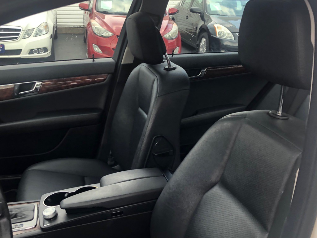 2010 Mercedes-Benz C-Class Image 14
