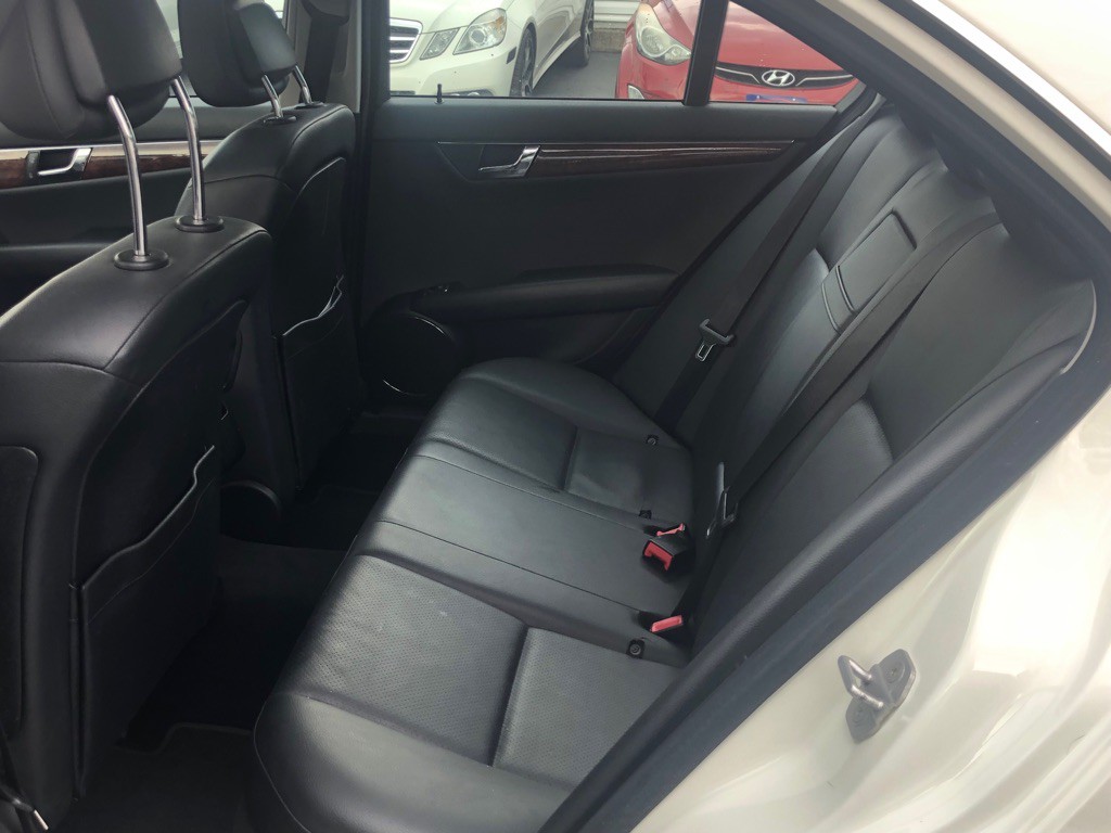 2010 Mercedes-Benz C-Class Image 19