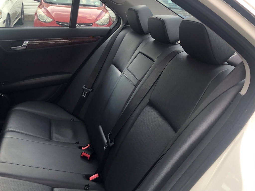 2010 Mercedes-Benz C-Class Image 20