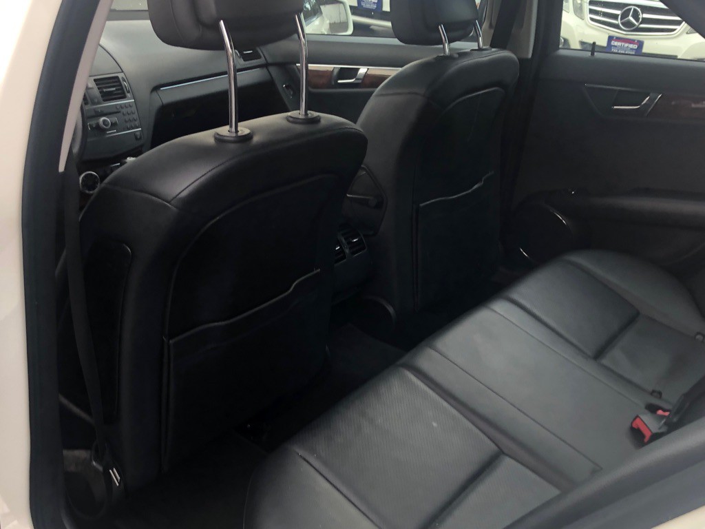 2010 Mercedes-Benz C-Class Image 21