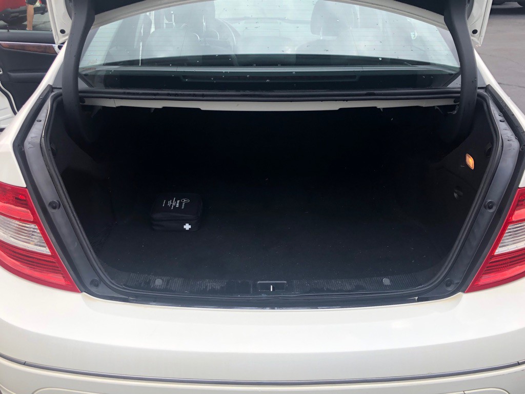 2010 Mercedes-Benz C-Class Image 24