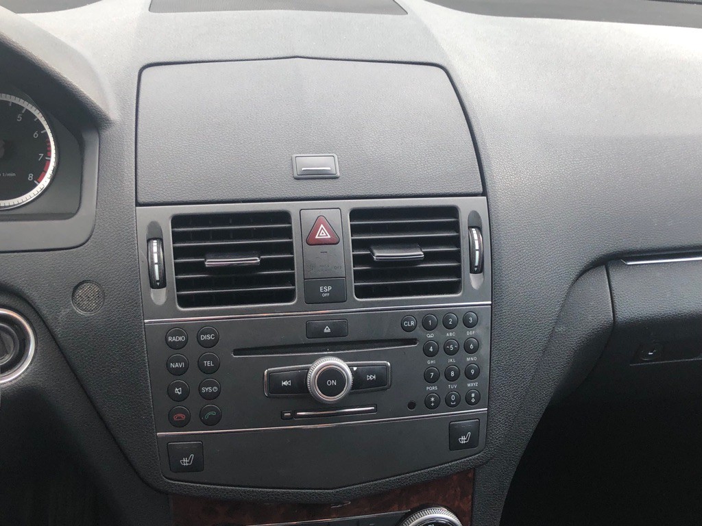 2010 Mercedes-Benz C-Class Image 25