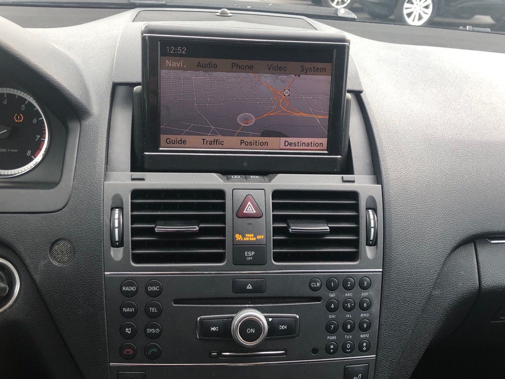 2010 Mercedes-Benz C-Class Image 26