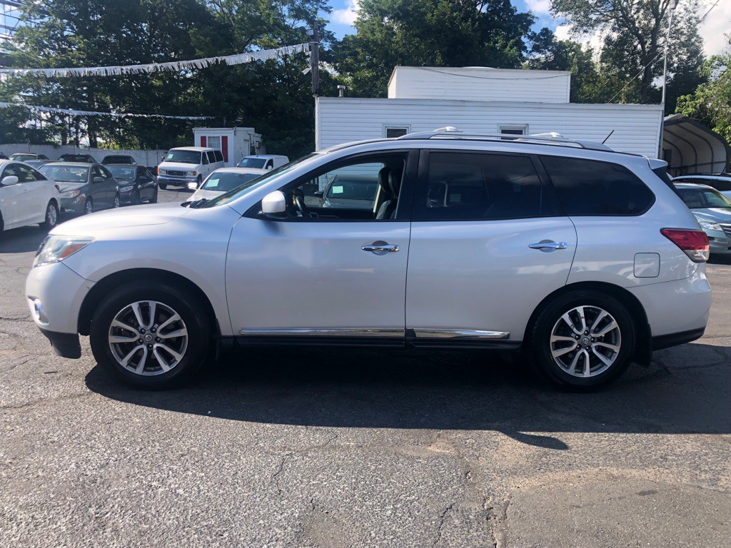 2013 Nissan Pathfinder Image 2