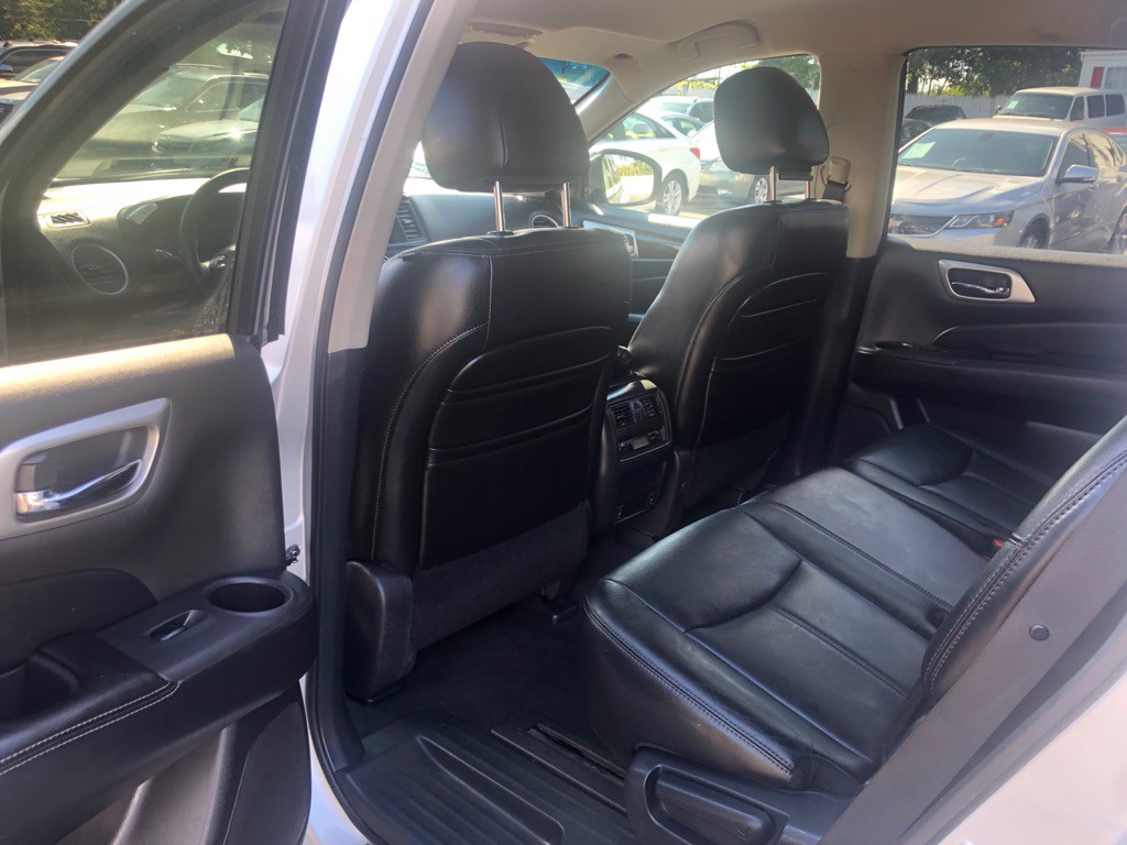 2013 Nissan Pathfinder Image 18