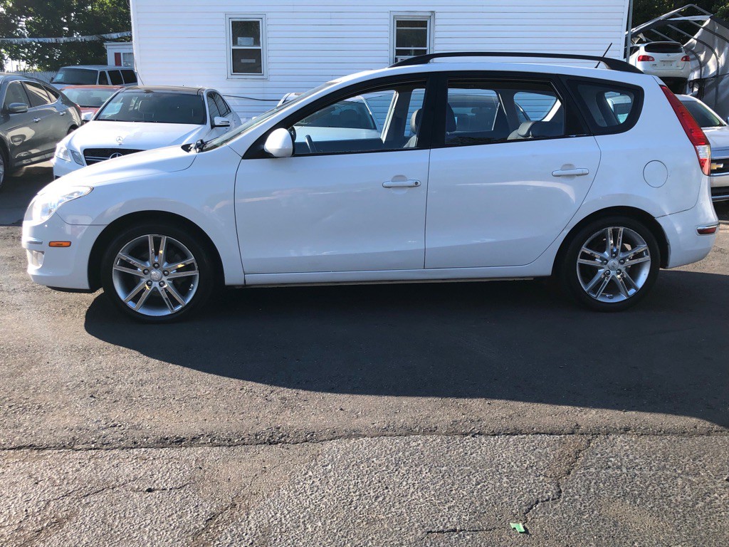 2010 Hyundai Elantra Image 2