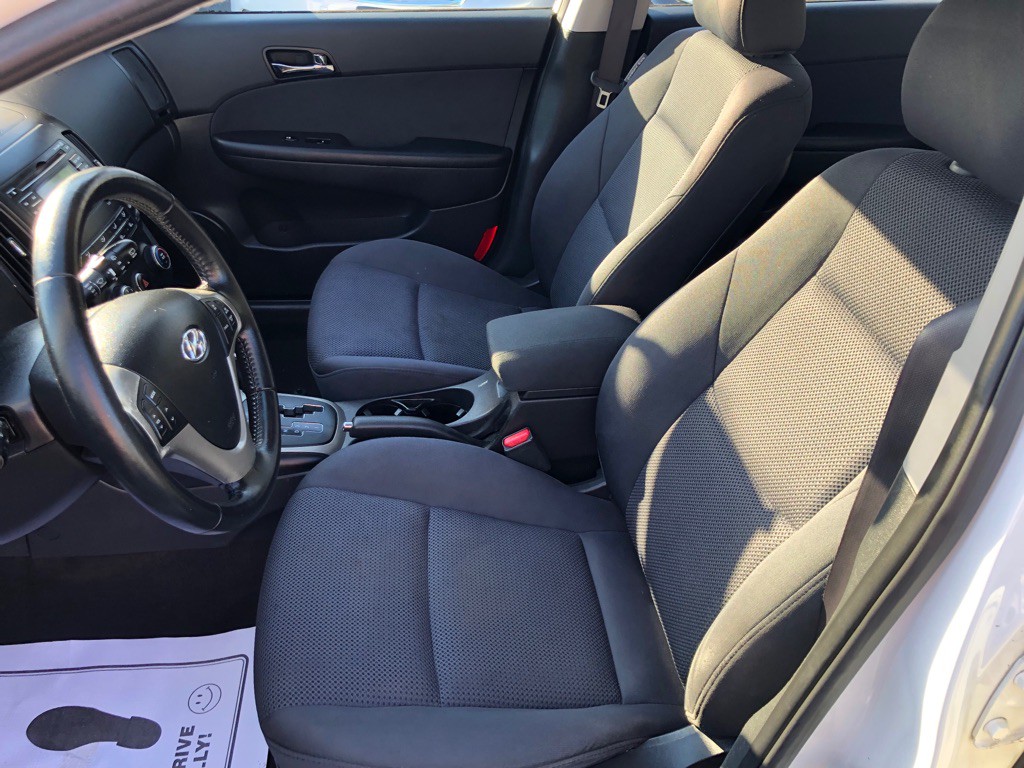 2010 Hyundai Elantra Image 9