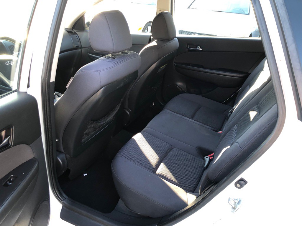 2010 Hyundai Elantra Image 16