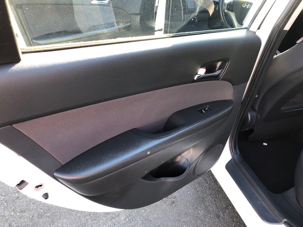 2010 Hyundai Elantra Image 17