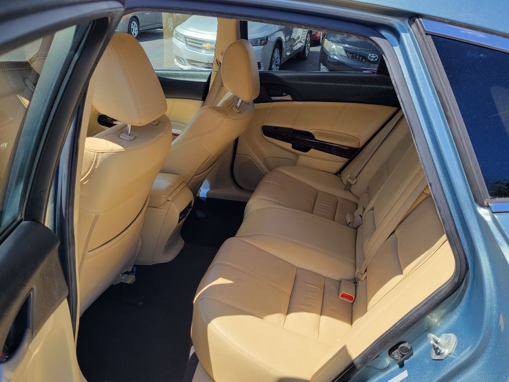 2010 Honda Crosstour Image 18
