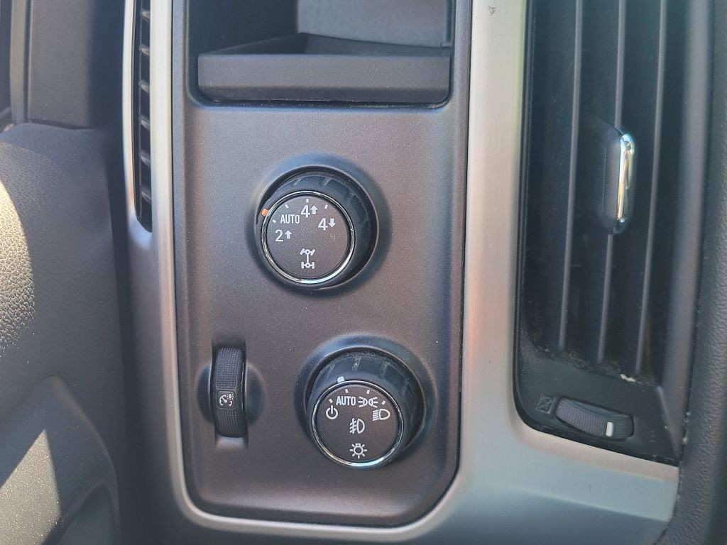 2015 GMC Sierra Image 18