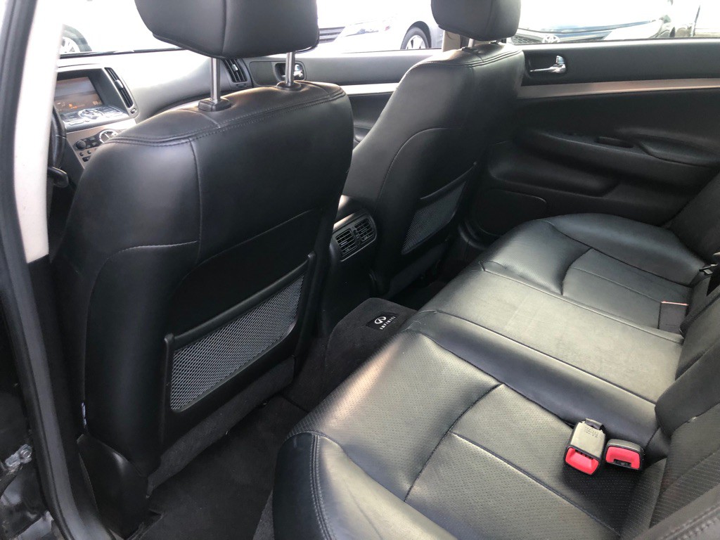2013 INFINITI G37 Image 17