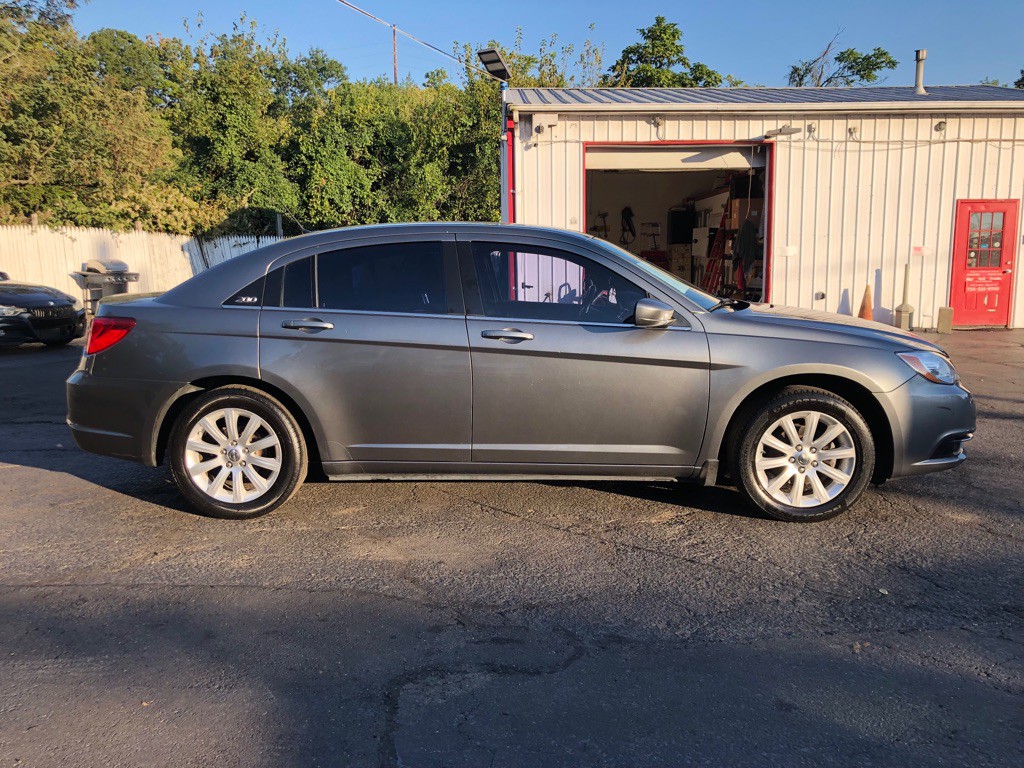 2012 Chrysler 200 Image 5