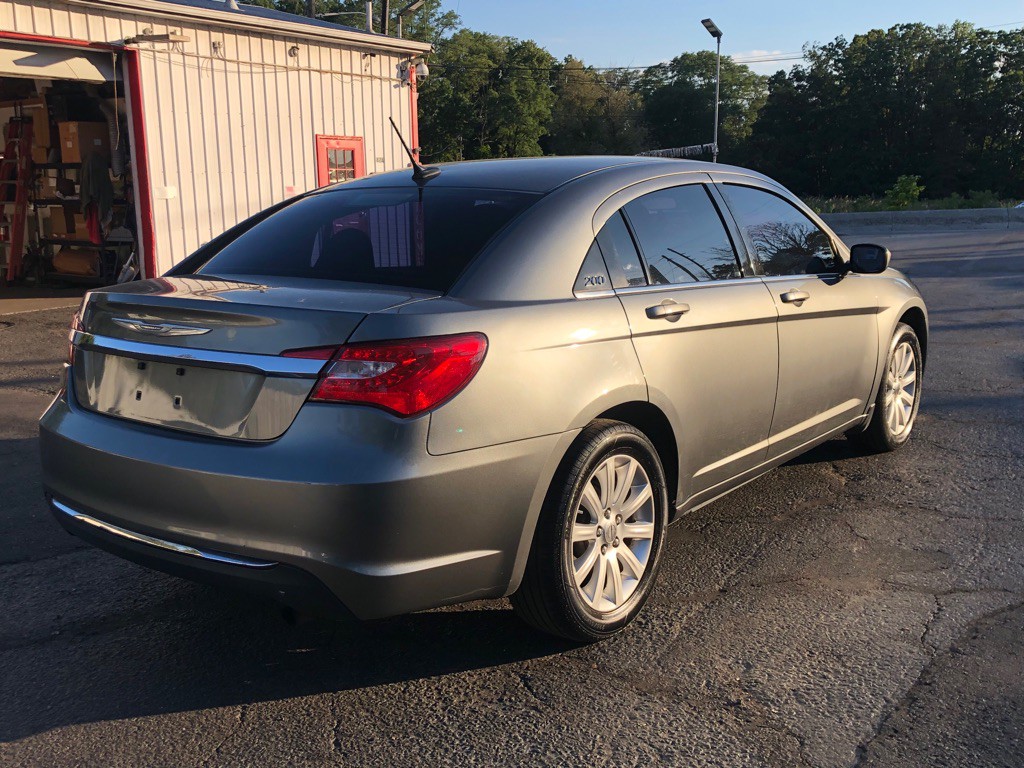 2012 Chrysler 200 Image 6