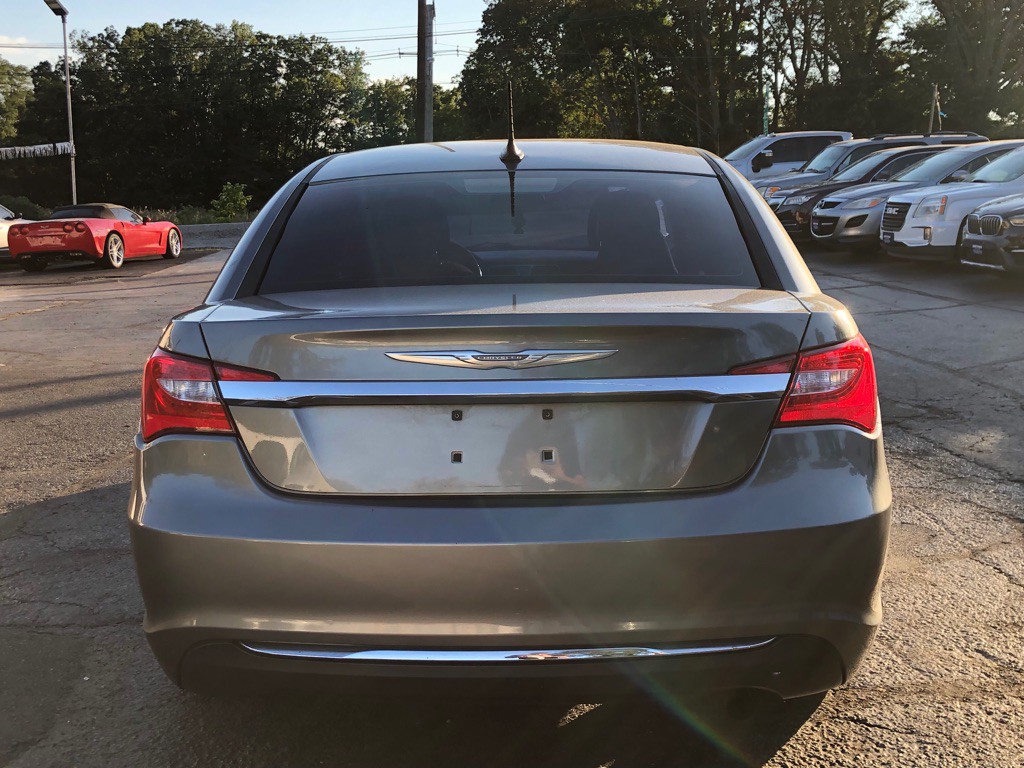 2012 Chrysler 200 Image 7