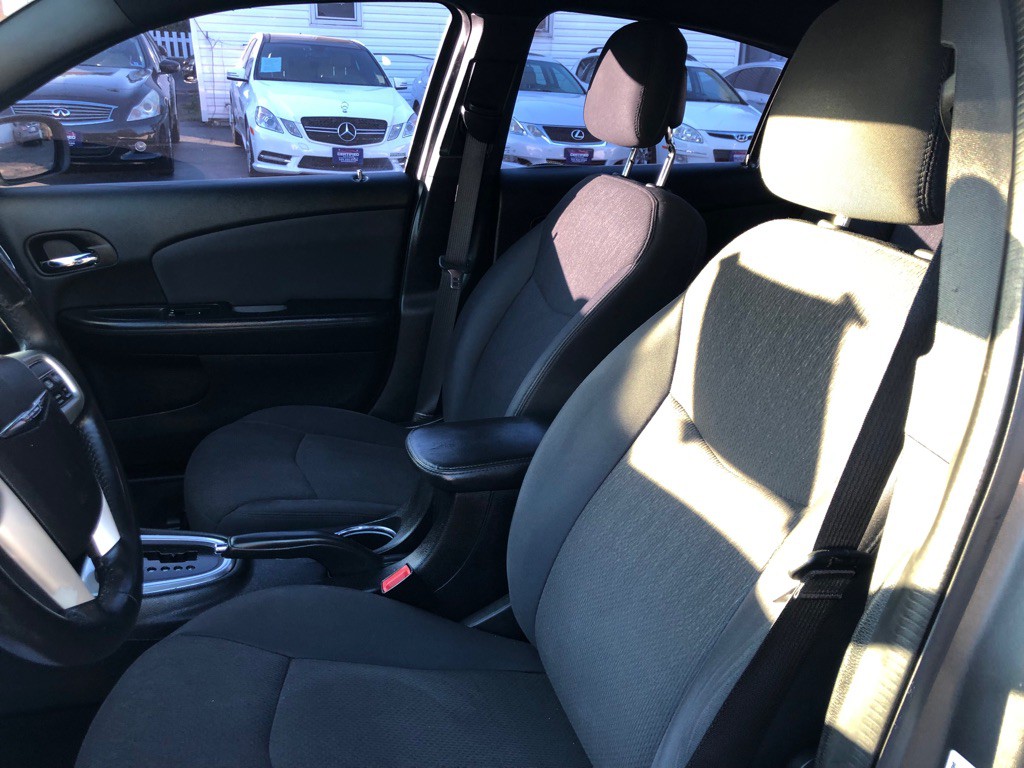 2012 Chrysler 200 Image 13