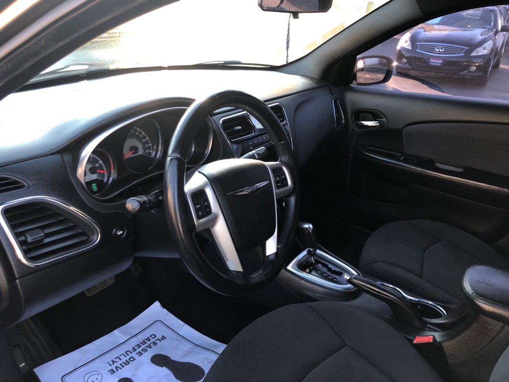 2012 Chrysler 200 Image 15