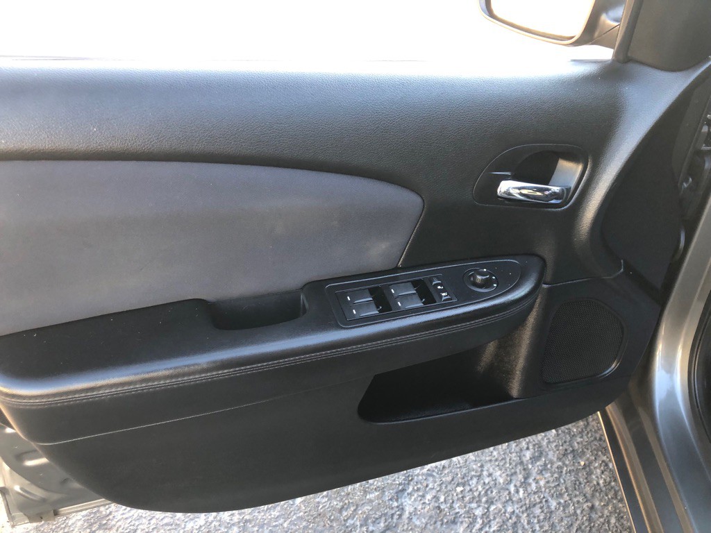 2012 Chrysler 200 Image 16