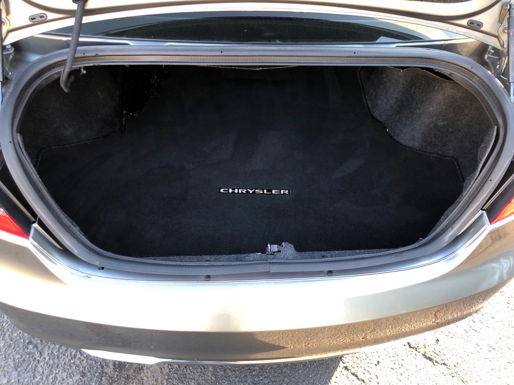 2012 Chrysler 200 Image 23