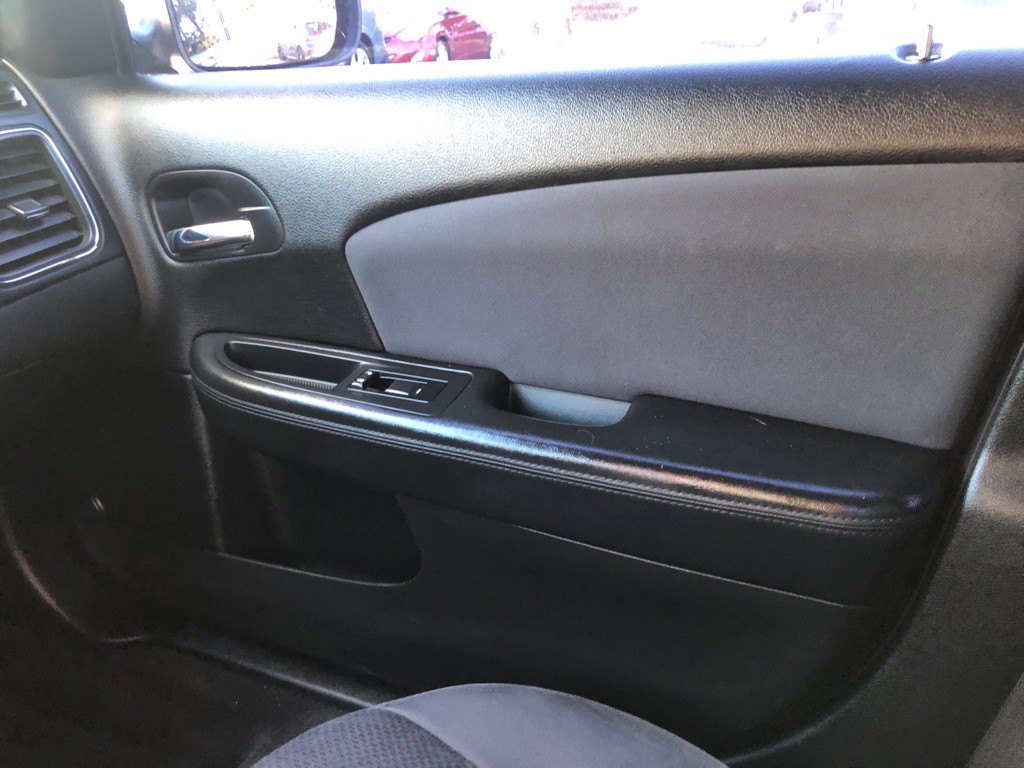 2012 Chrysler 200 Image 26