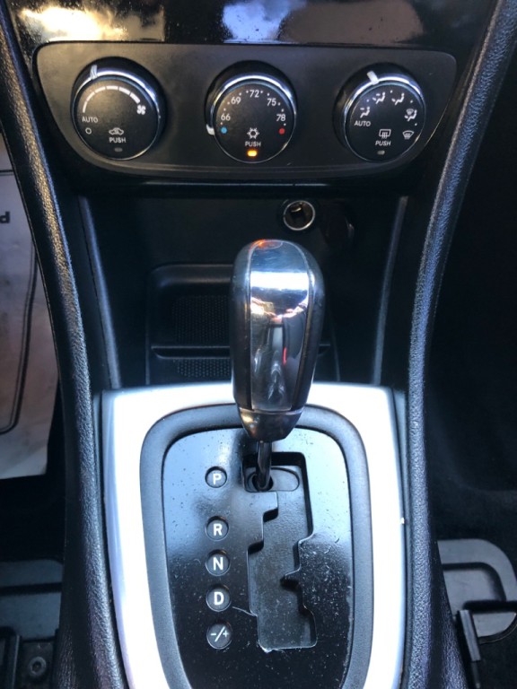 2012 Chrysler 200 Image 27