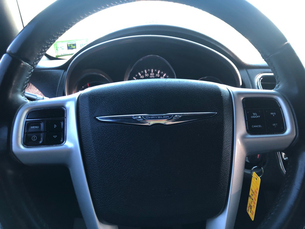 2012 Chrysler 200 Image 28