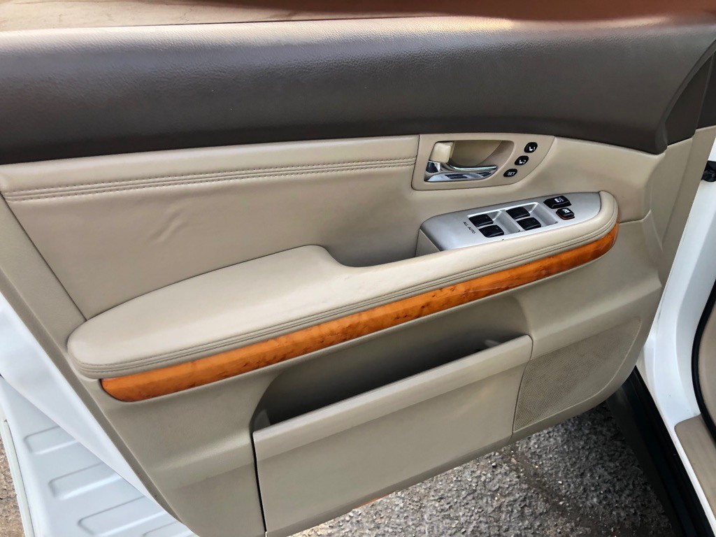 2005 Lexus RX Image 17