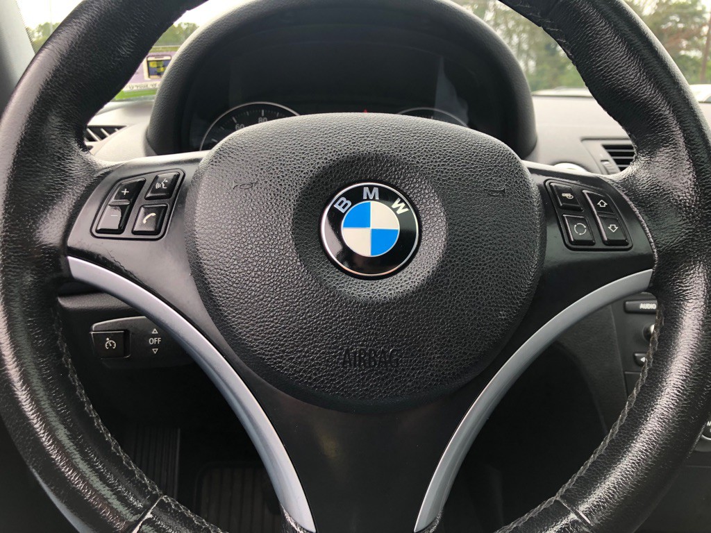 2011 BMW 1 Series Image 25