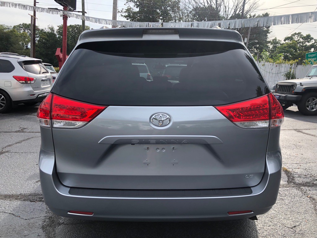 2012 Toyota Sienna Image 6