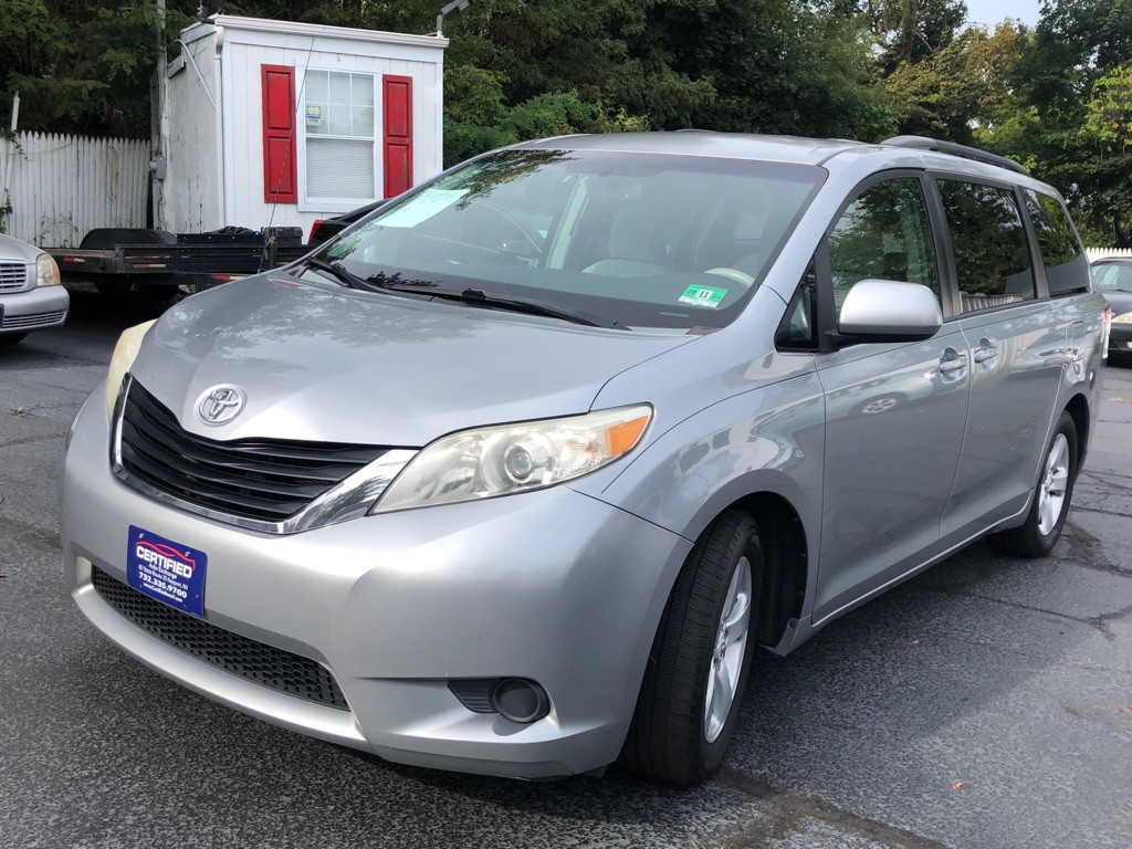 2012 Toyota Sienna Image 10