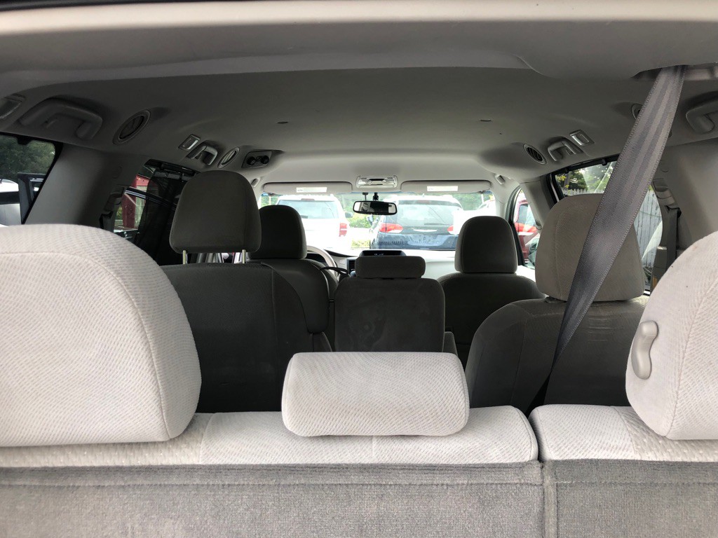2012 Toyota Sienna Image 28
