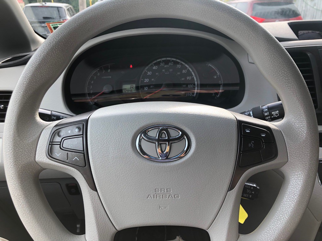 2012 Toyota Sienna Image 34