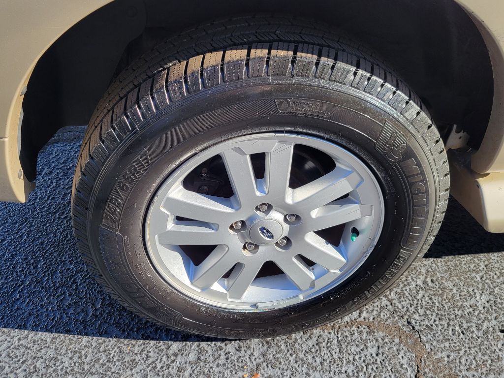 2006 Ford Explorer Image 11